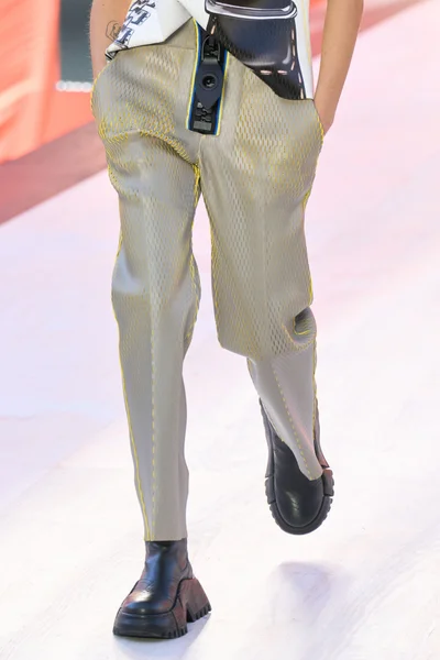 Look 24